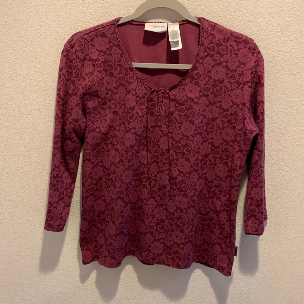 Liz Claiborne Lizwear Jeans Brand Womens Top. Purple. Floral Pattern. Size M.